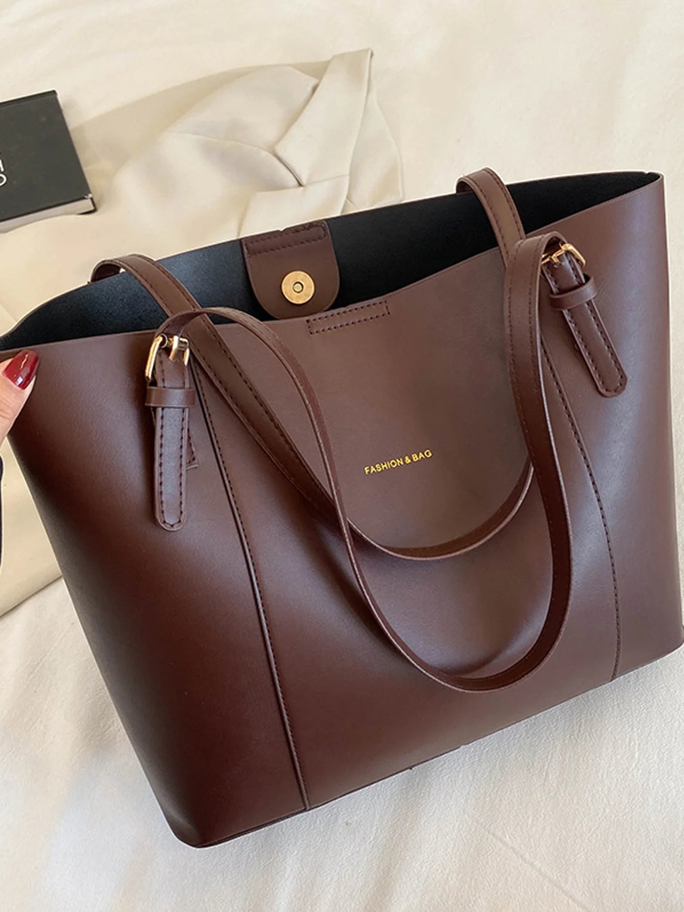 Simple and new stylish large capacity shoulder bag