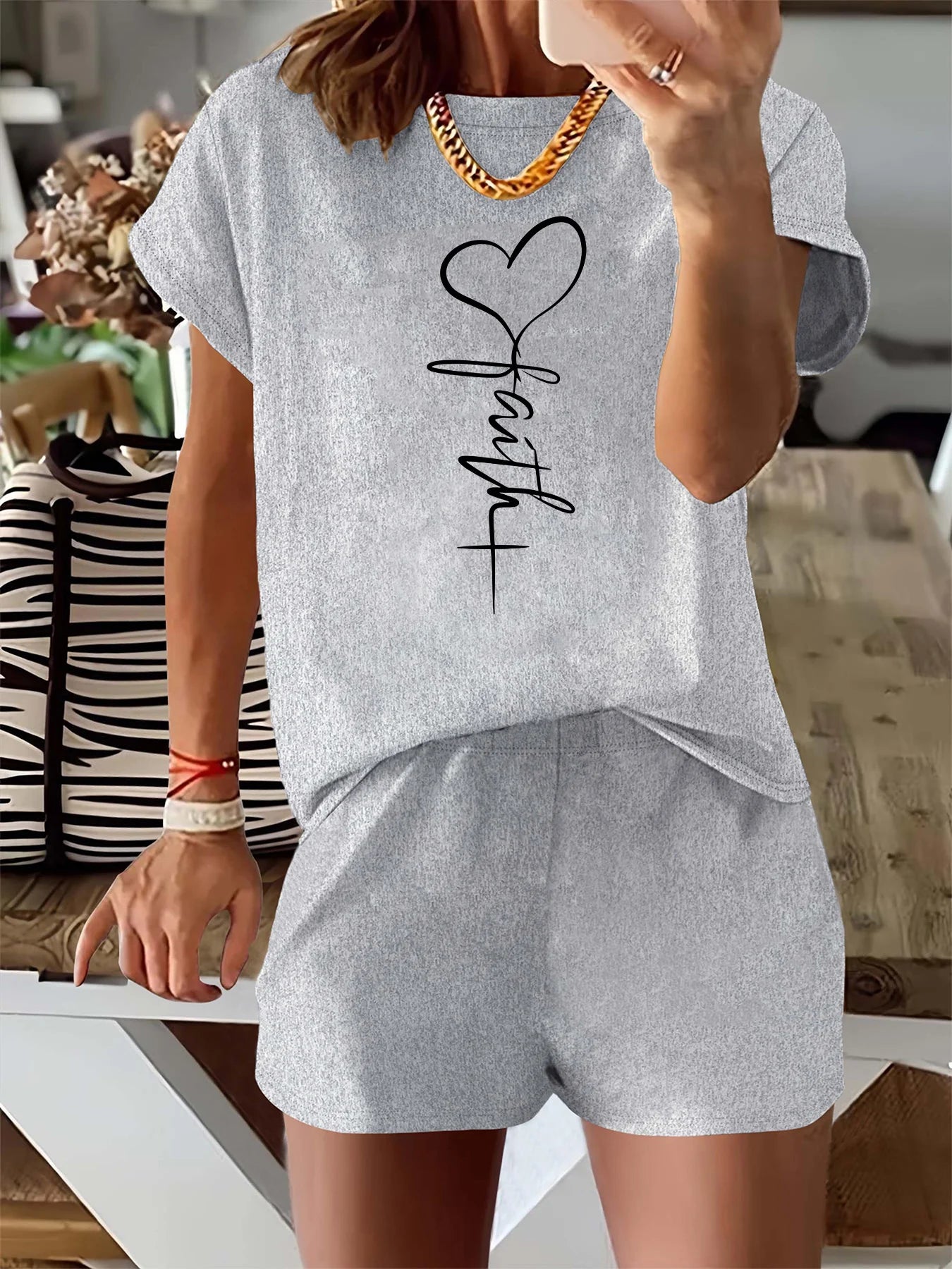 Heart-shaped cross print loose round neck short sleeved T-shirt