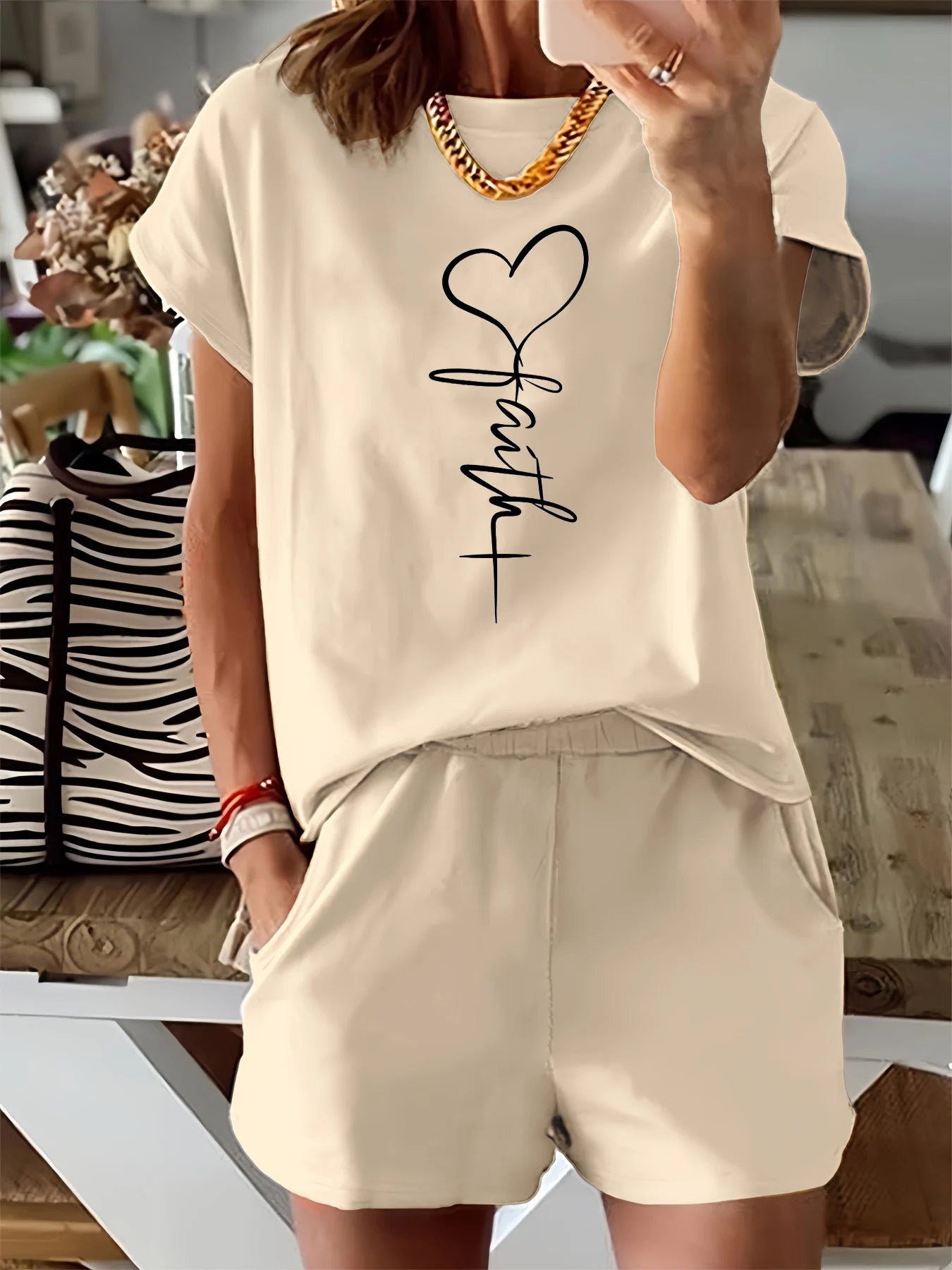 Heart-shaped cross print loose round neck short sleeved T-shirt