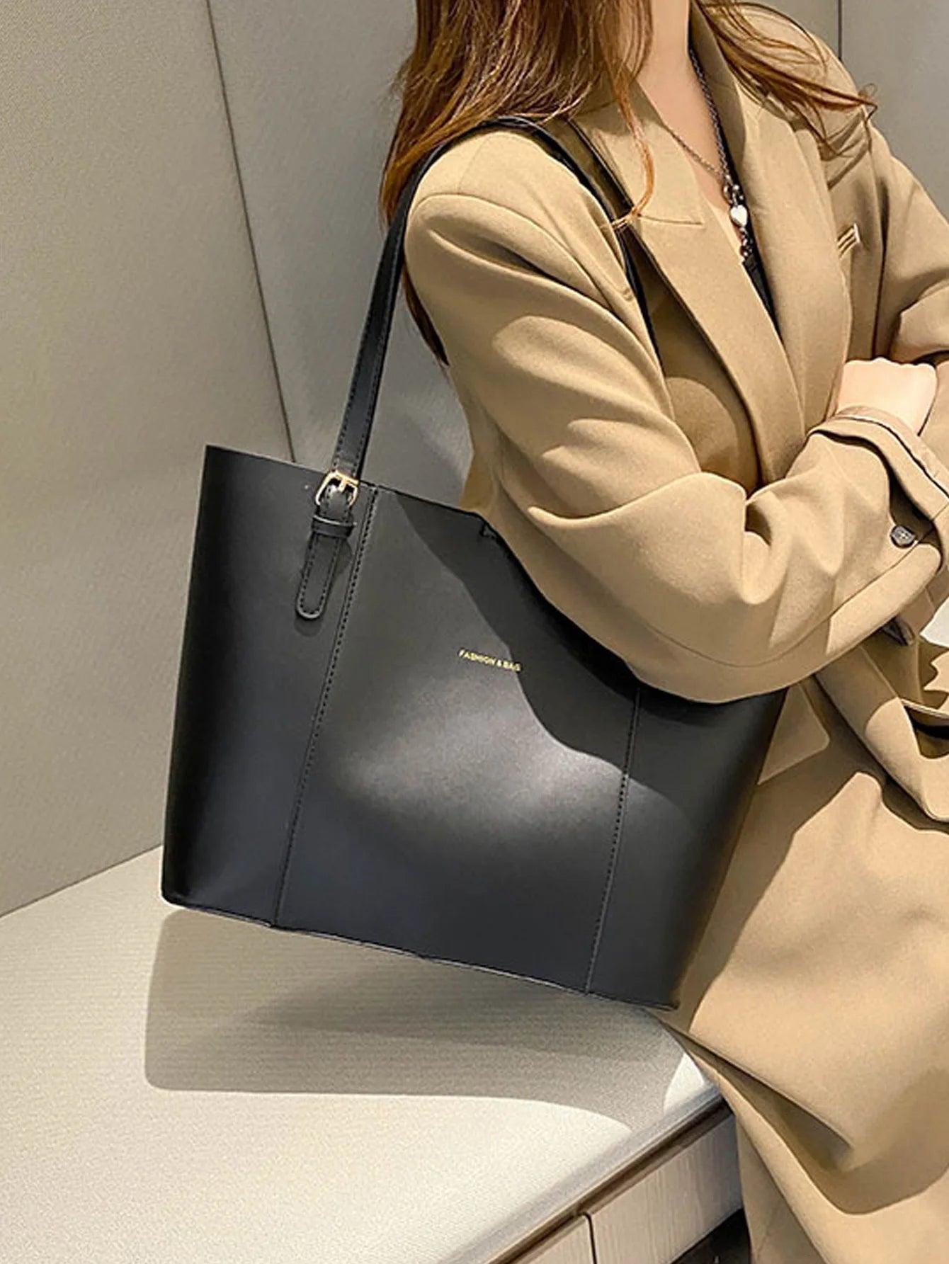 Simple and new stylish large capacity shoulder bag
