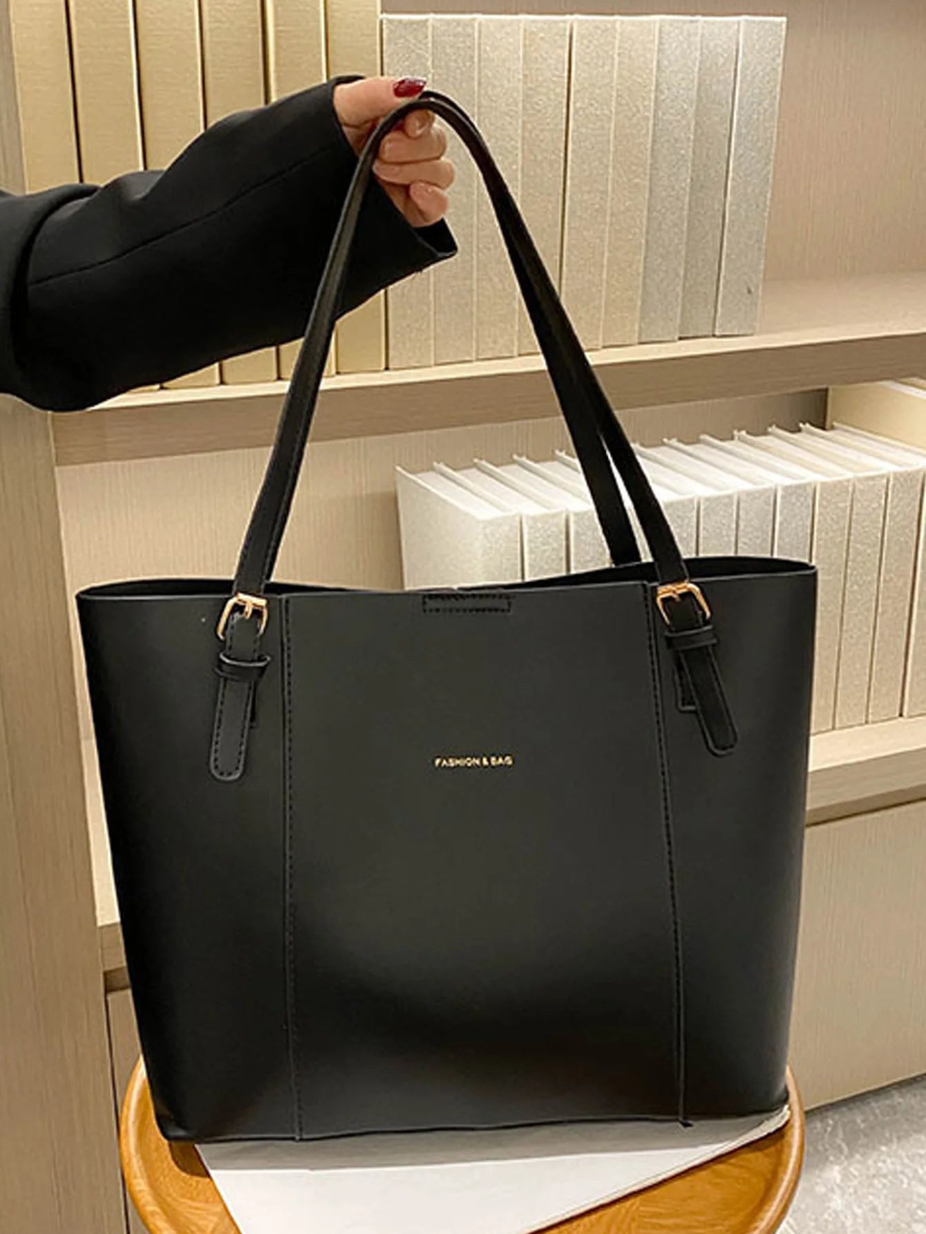 Simple and new stylish large capacity shoulder bag
