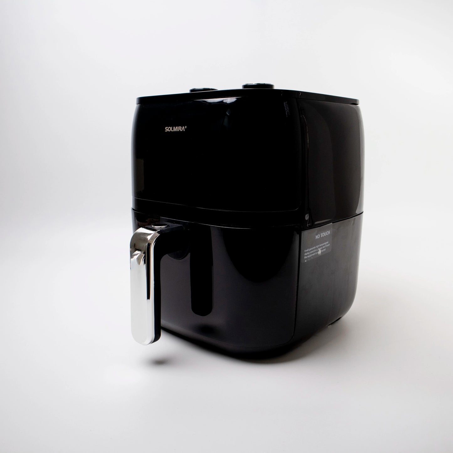 6L Air Fryer by SOLMIRA, 1400W capacity, designed for oil-free grilling, features a compact size of 40x34x38cm, CE certified, perfect for healthy cooking and equipped for various uses.