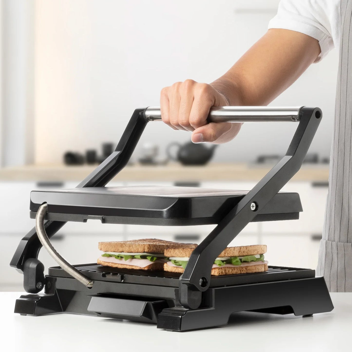 Mellerware Electric Grill Hotty 2200W with Non-Stick Coating, Adjustable Thermostat, 180º Opening, 29x46cm Surface, and PFOA Free Design, Perfect for BBQ and Kitchen Use.