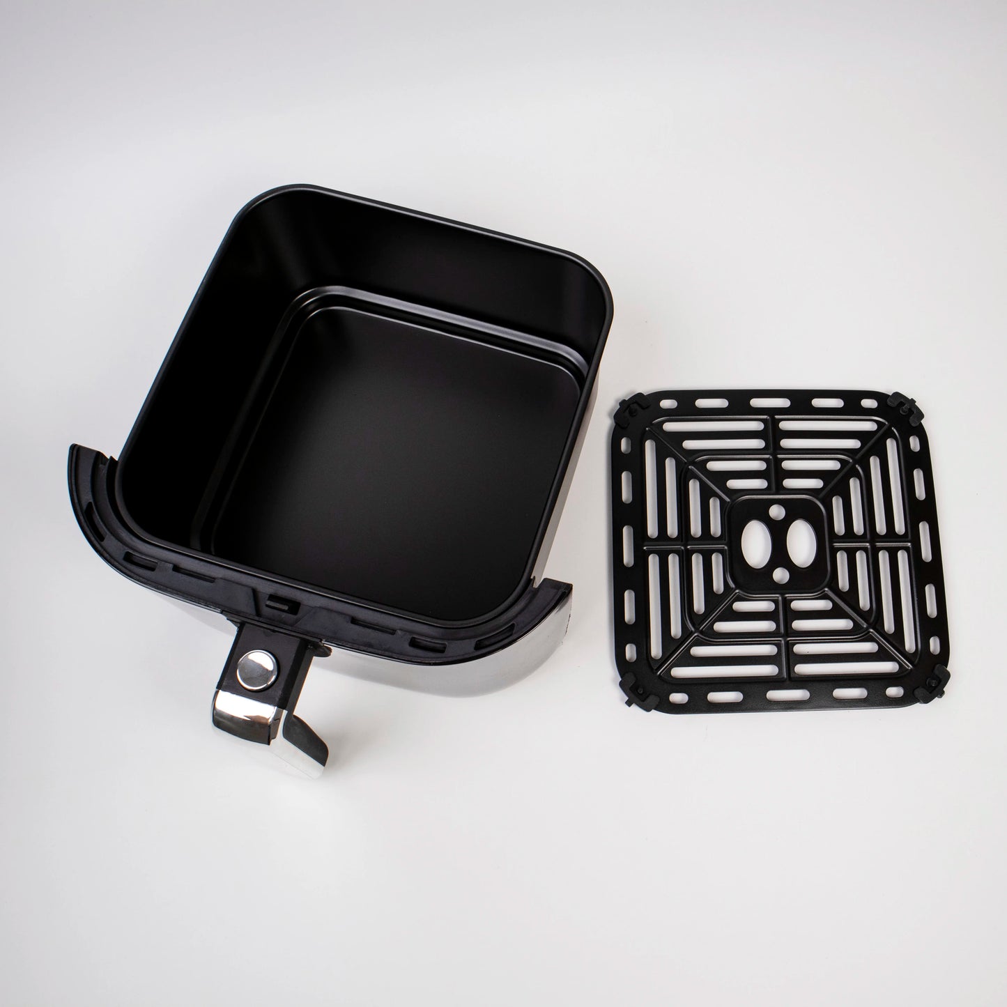6L Air Fryer by SOLMIRA, 1400W capacity, designed for oil-free grilling, features a compact size of 40x34x38cm, CE certified, perfect for healthy cooking and equipped for various uses.
