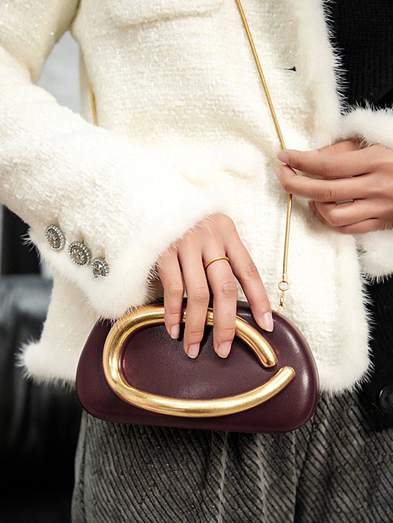 Metal Closure Clutch Evening Bags For Women Luxury Designer Handbag MINI wallet Vintage Elegant Oval Box Chain Strap Shoulder