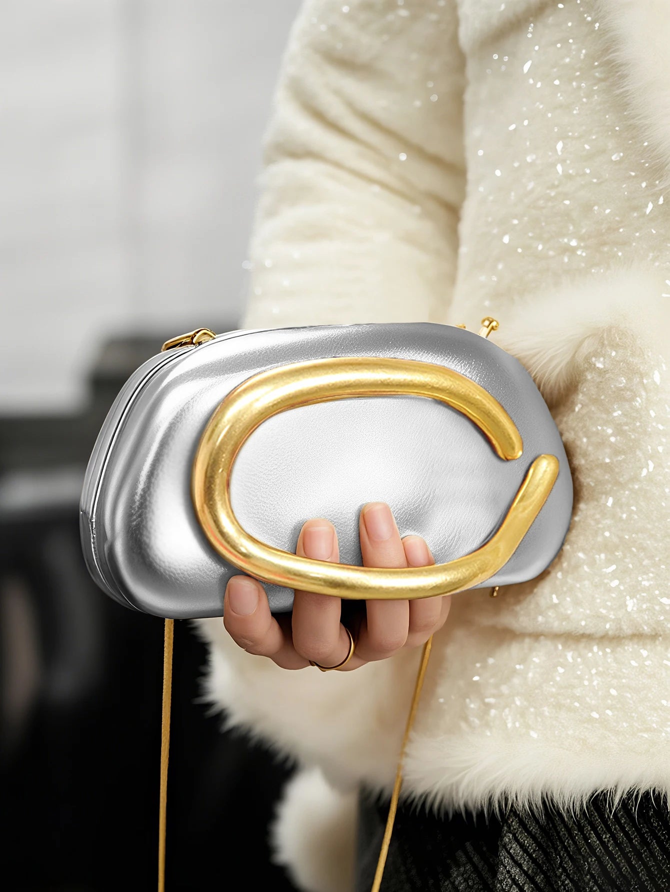 Metal Closure Clutch Evening Bags For Women Luxury Designer Handbag MINI wallet Vintage Elegant Oval Box Chain Strap Shoulder