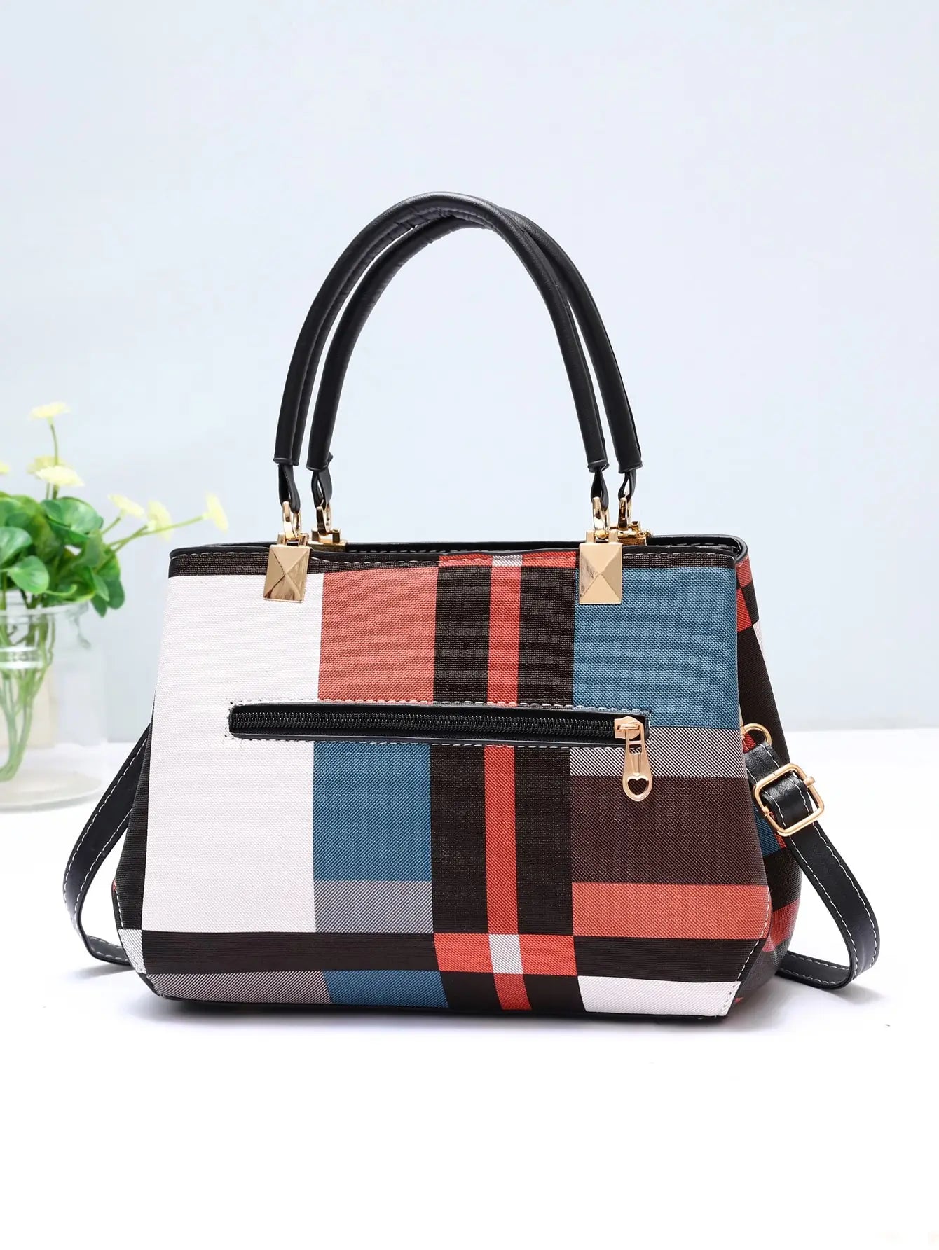 New luxury handbag for women with random grid design, fashionable shoulder bag