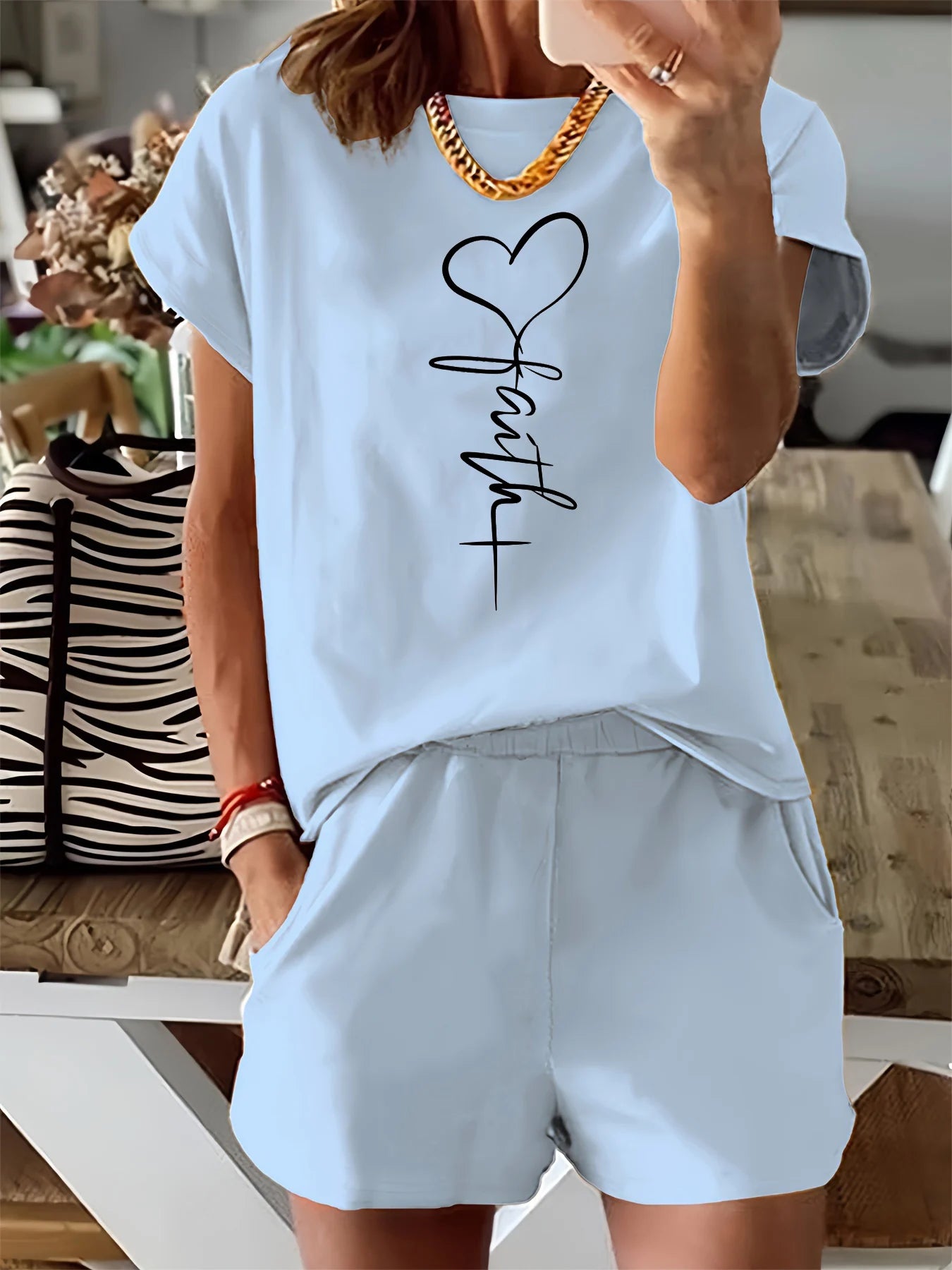 Heart-shaped cross print  loose round neck short sleeved T-shirt