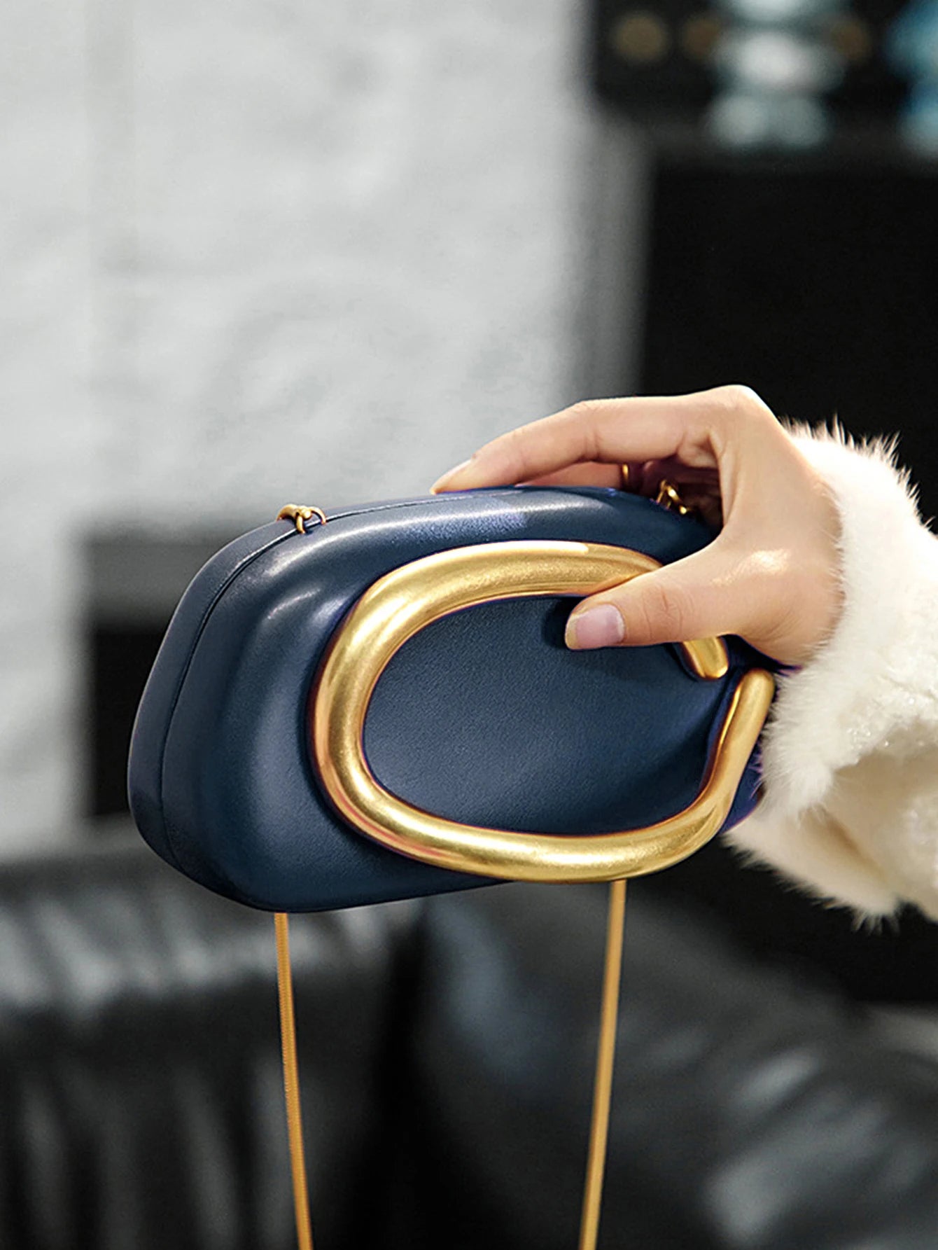 Metal Closure Clutch Evening Bags For Women Luxury Designer Handbag MINI wallet Vintage Elegant Oval Box Chain Strap Shoulder