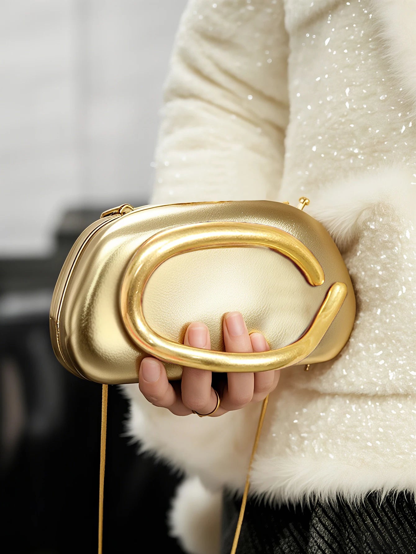 Metal Closure Clutch Evening Bags For Women Luxury Designer Handbag MINI wallet Vintage Elegant Oval Box Chain Strap Shoulder